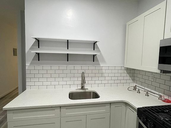 4th image of 410 5th St APT 3