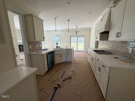 5th image of 127 Big Pine Rd