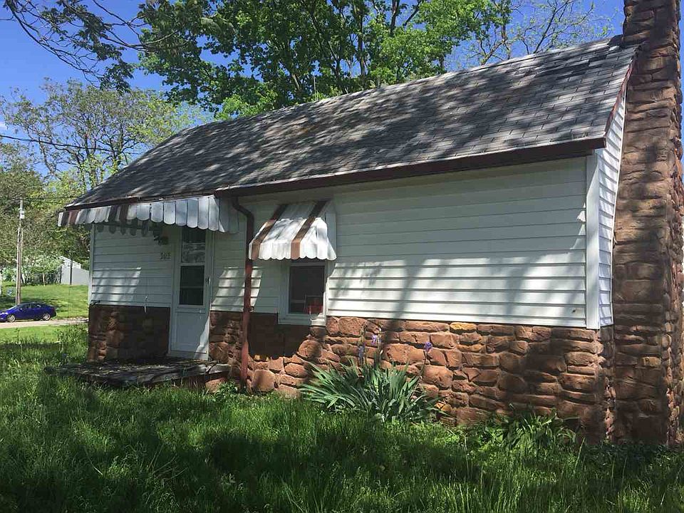 1st image of 303 S 1st St