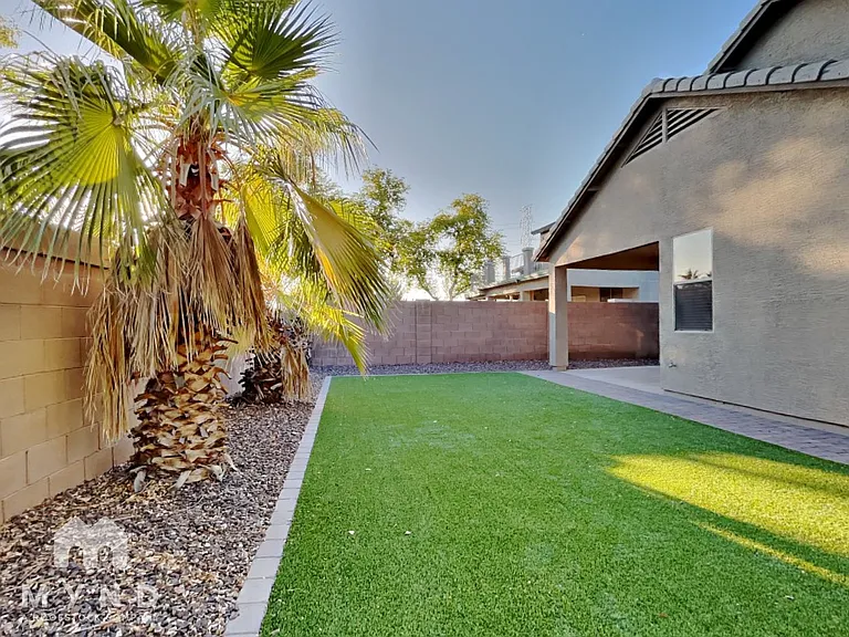 12206 W Lincoln St — Photo 30