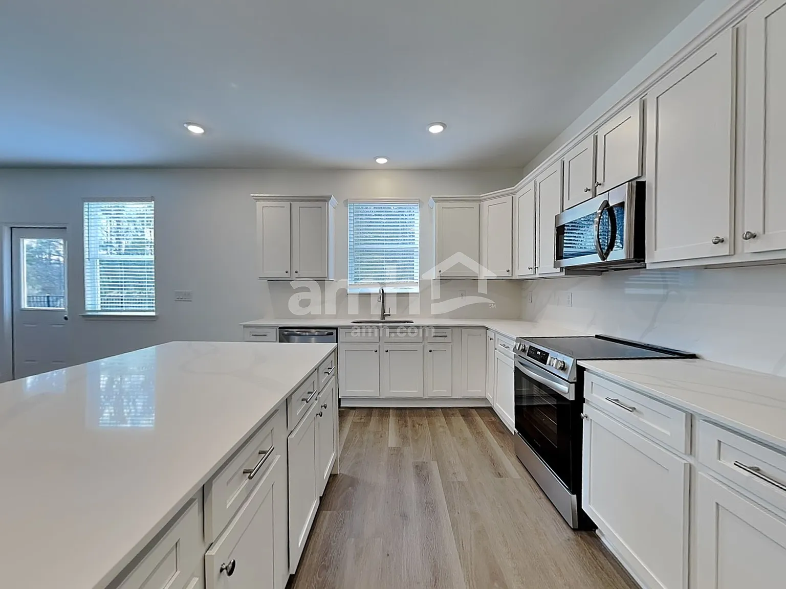 4 bed, 2.5 bath, 2481 sqft, $2,640 — Photo 3
