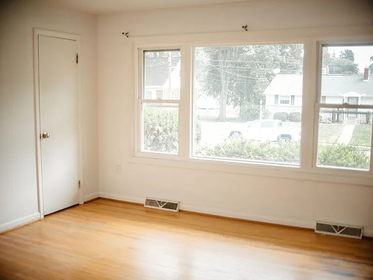 425 Spring Dr — Photo 6