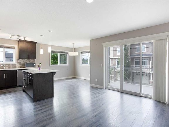 5th image of 905 N Skyview Ranch Grv NE