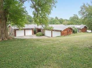 2934 E Crestview St, Springfield, MO 65804