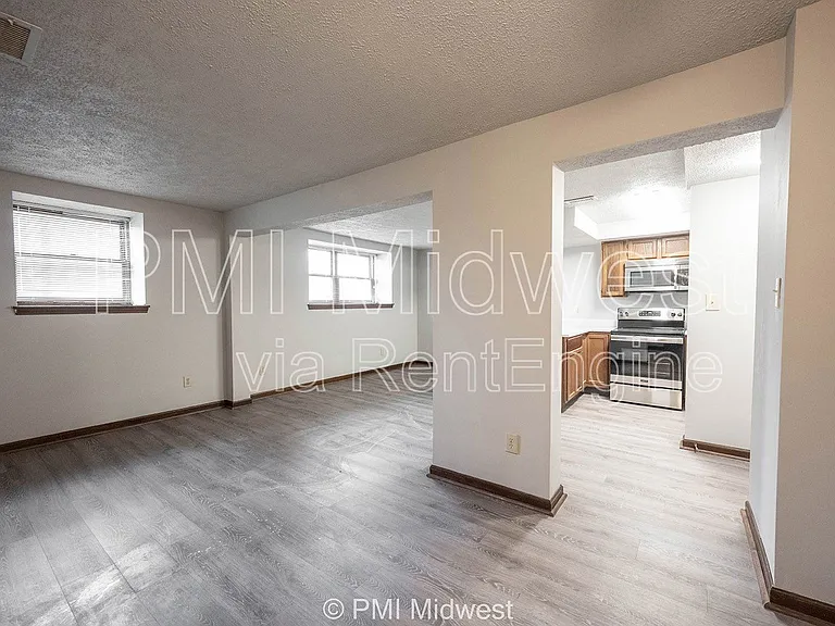 Parkway Apartments — Photo 30