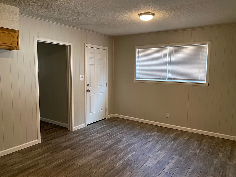 19 Rolling Meadows Dr — Photo 3