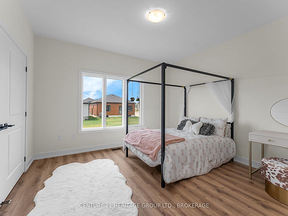 4th image of 60 Dusenbury Dr