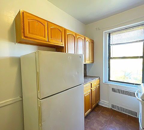 2nd image of 1746 E 13th St APT 5