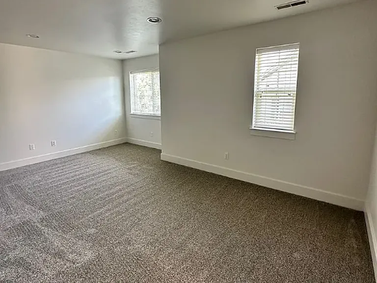 374 Kimball Ave #A — Photo 16