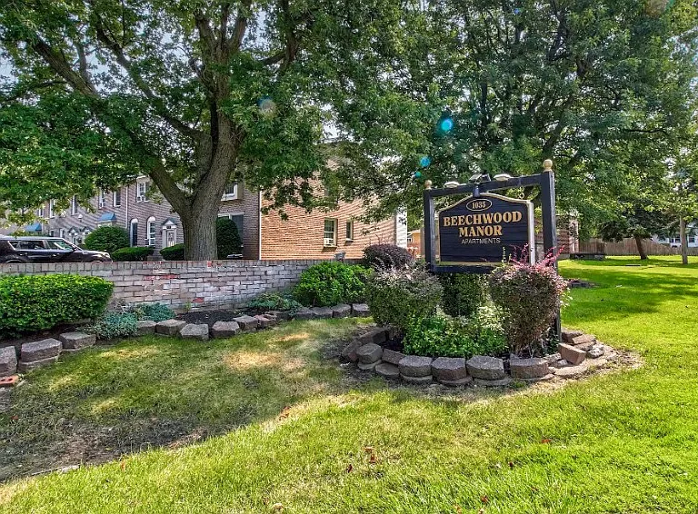 Beechwood Manor Apartments — Photo 23