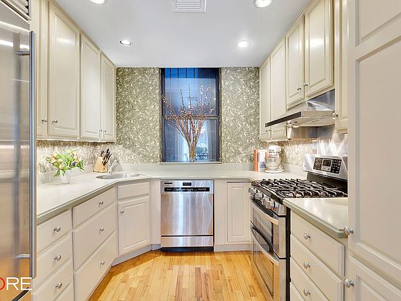 3rd image of 446-448 W 47th St #1D