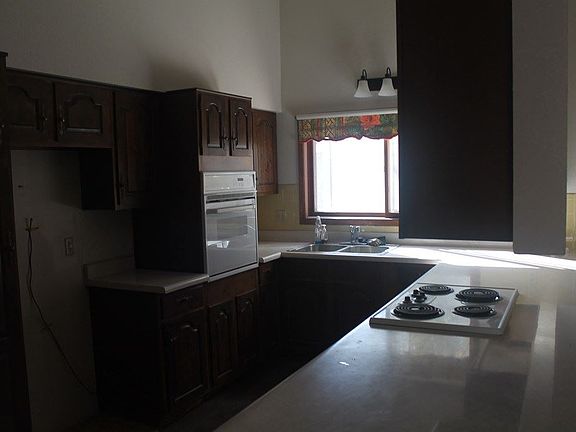 3rd image of 807 N Plaza Ave