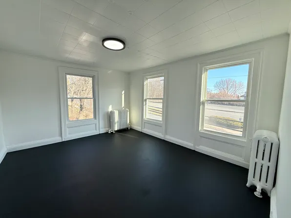 10 Wards Ln APT 4, Albany, NY 12204