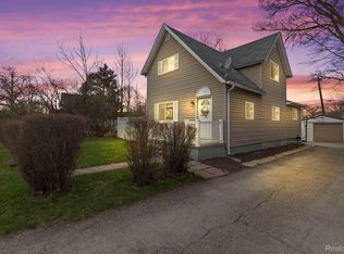 30 Cloverport Ave, Rochester Hills, MI 48307