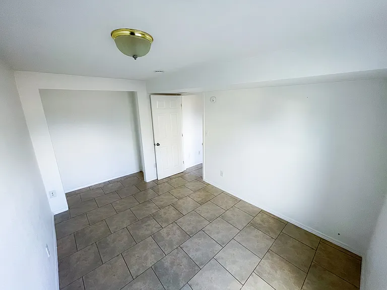 3332 S Holly St — Photo 10