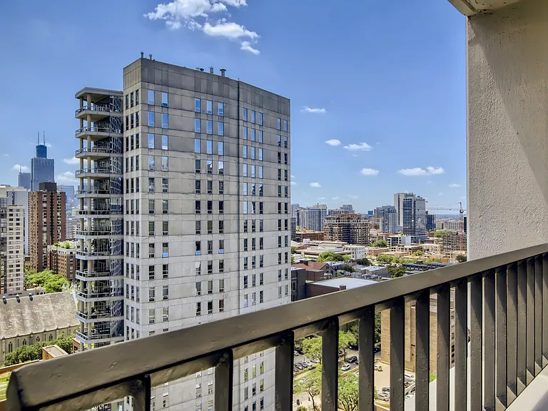 1030 N State St #16K — Photo 4