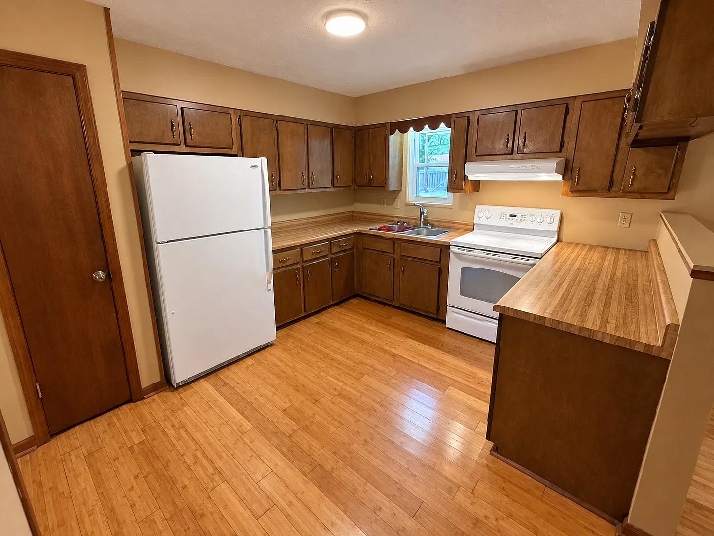 2 bed, $1,400 — Photo 4
