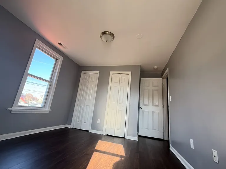 26 Clarence St #2 — Photo 8