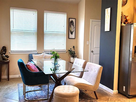 4th image of 413 Anacua Loop #8