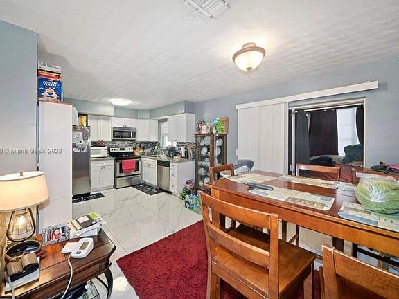 5th image of 711 NE 32nd St