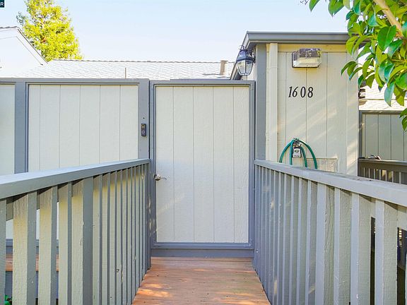 2nd image of 1608 Ashwood Dr