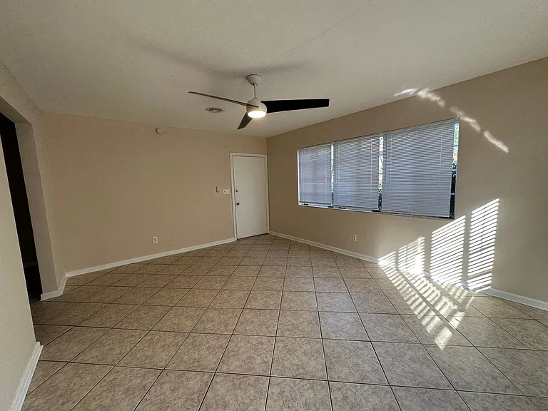 3018 Oak St — Photo 5