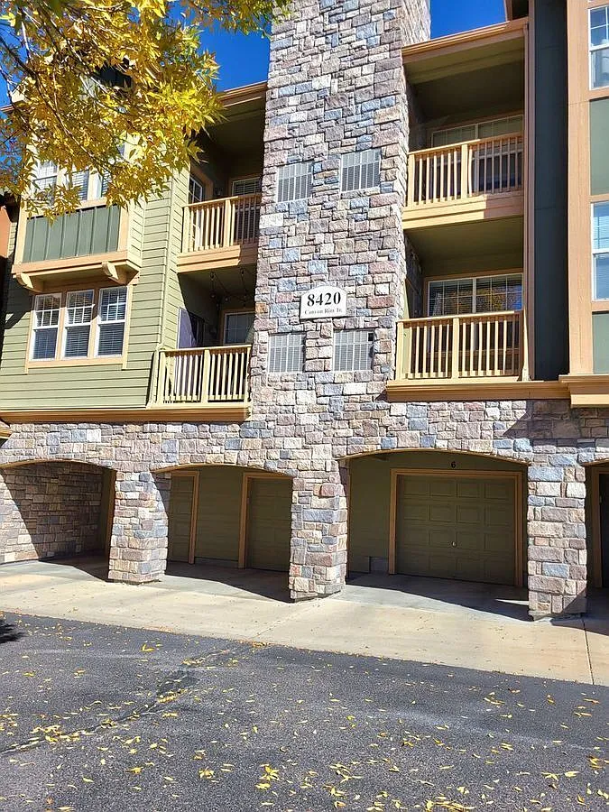 Stunning 1 bedroom, 1 bathroom Condo — Photo 2