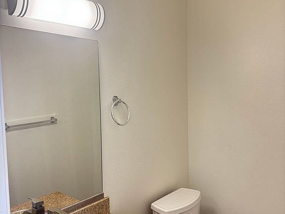 4th image of 1501 Estate Dr APT 2