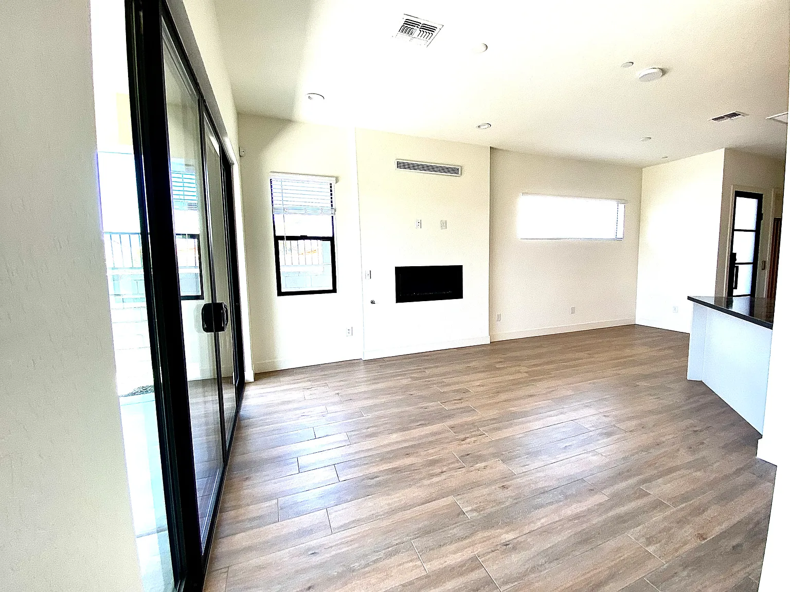 3 bed, 3.5 bath, 2191 sqft, $3,700 — Photo 2