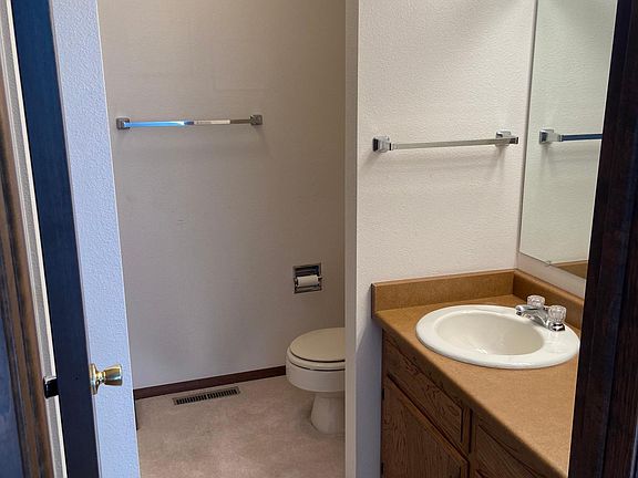 5th image of 1706 Sanders Dr