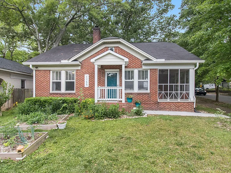 1755 Langston Ave SW — Photo 1