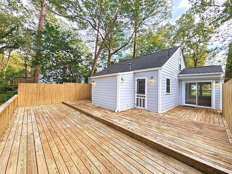 448 E Pharr Rd — Photo 13