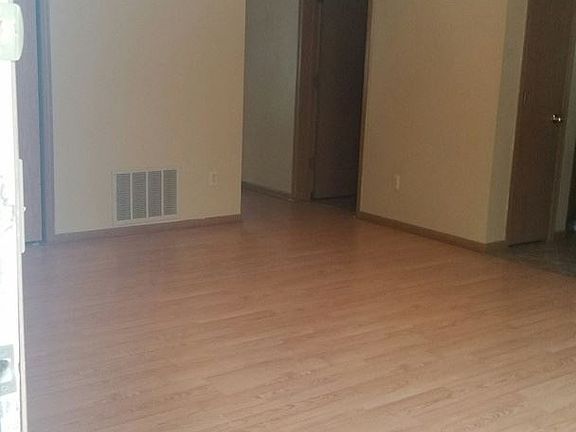 3rd image of 3017 Viking Dr APT 04