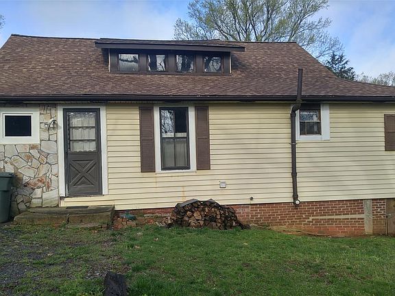 3rd image of 418 Ewell St