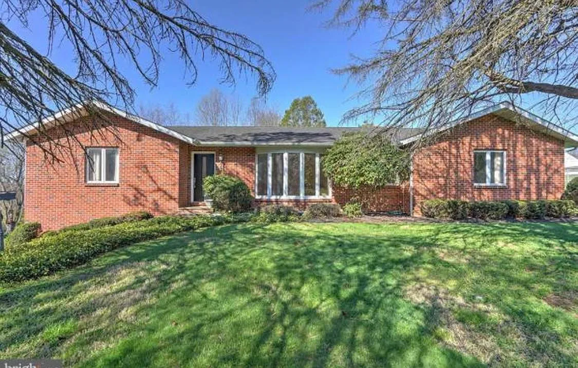 3 bed, 1693 sqft, $2,950 — Photo 1