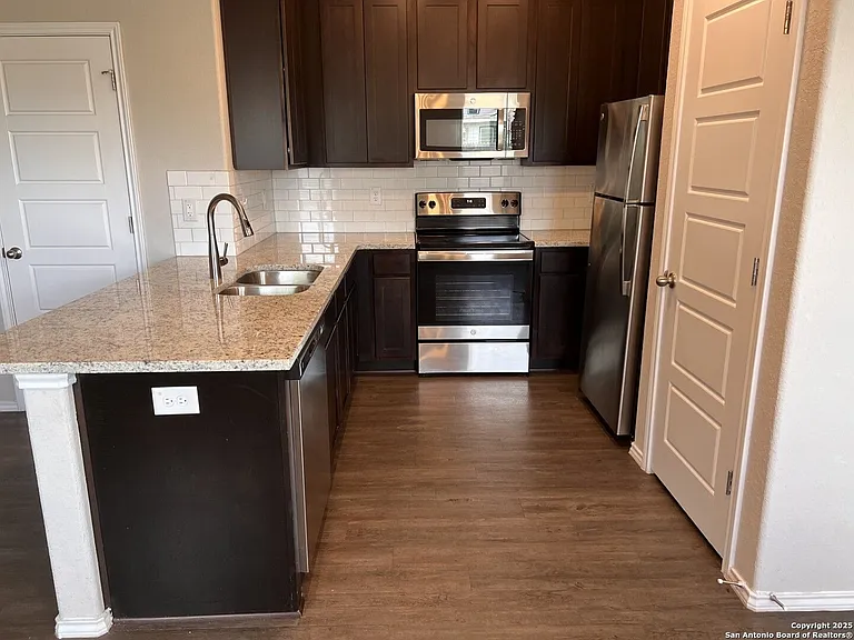 3433 Haylee Grace Pl — Photo 20
