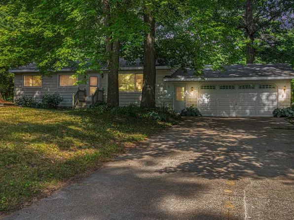 19160 Glendale Cir, Spring Lake, MI 49456