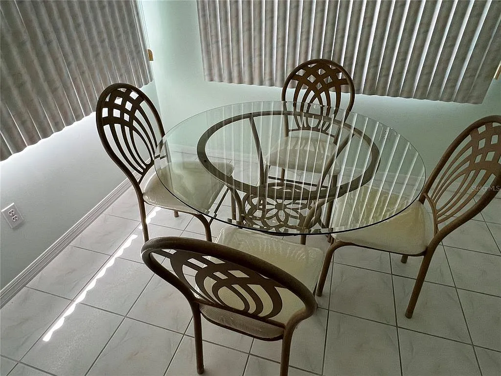 2 bed, 2.0 bath, 1040 sqft, $1,800 — Photo 4
