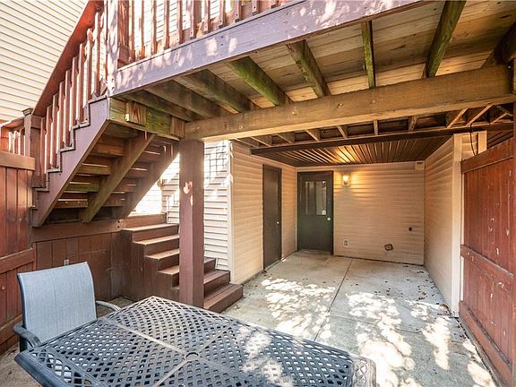 3rd image of 944 Virginia Ave #944
