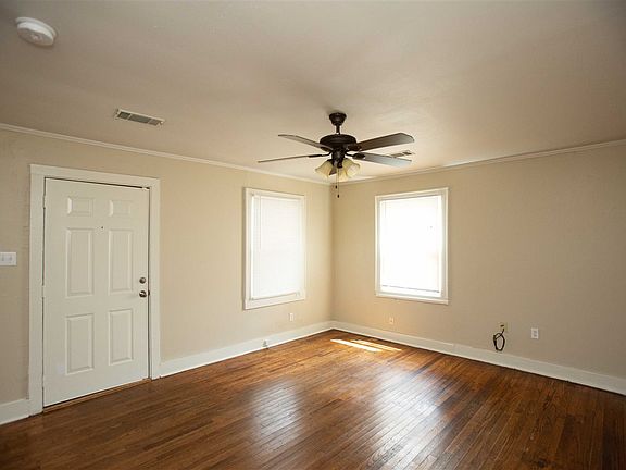 2nd image of 300 S Oak St