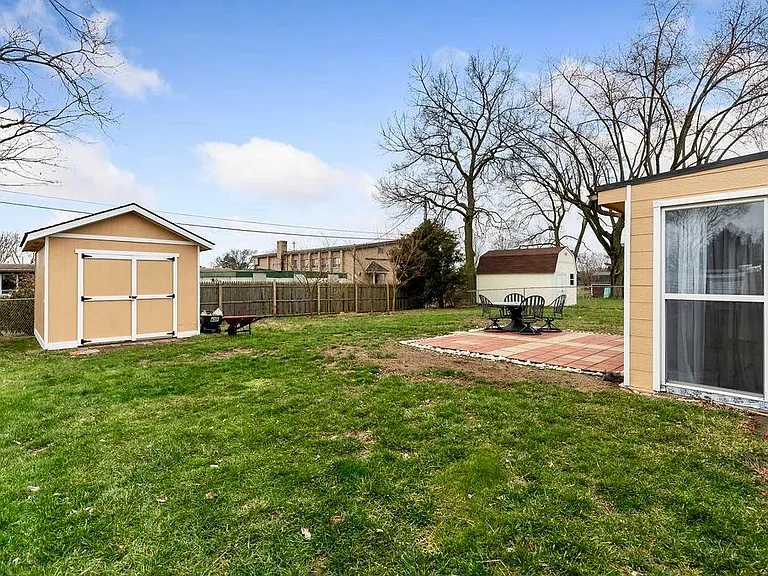 11 Lawndale Ave — Photo 19
