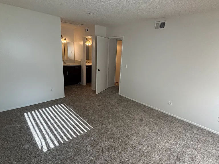 1561 E Fairfield Ct #3 — Photo 6