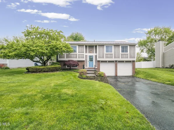 2160 Queensdale Ct, Maumee, OH 43537