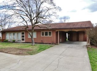 1045 Lakeview Dr, Zanesville, OH 43701