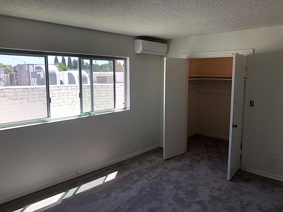 5th image of 2301 Ocean Park Blvd APT 3