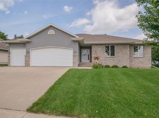 324 Harrison Dr, Center Point, IA 52213