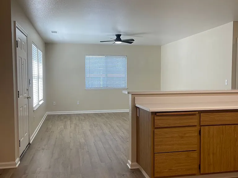 802 Cally Ct — Photo 5