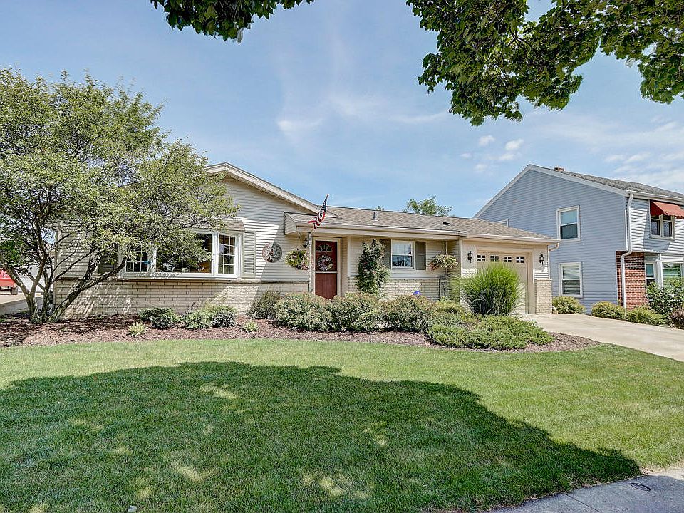 1st image of 2132 W Edgerton Ave