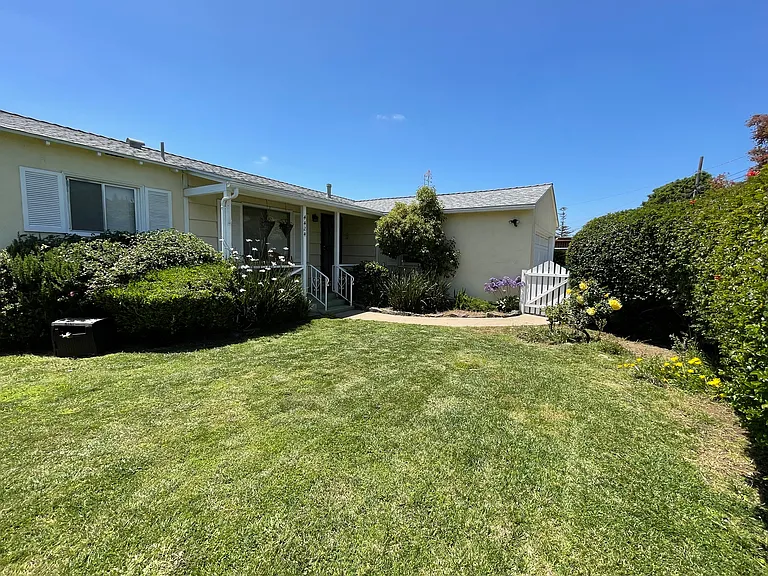 Aragon Dr — Photo 4