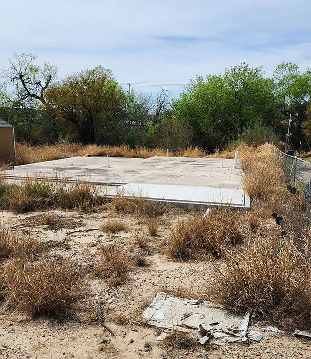 2nd image of 2761 Barrera St